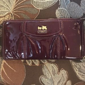 Like new Coach Wallet Patent Leather Eggplant